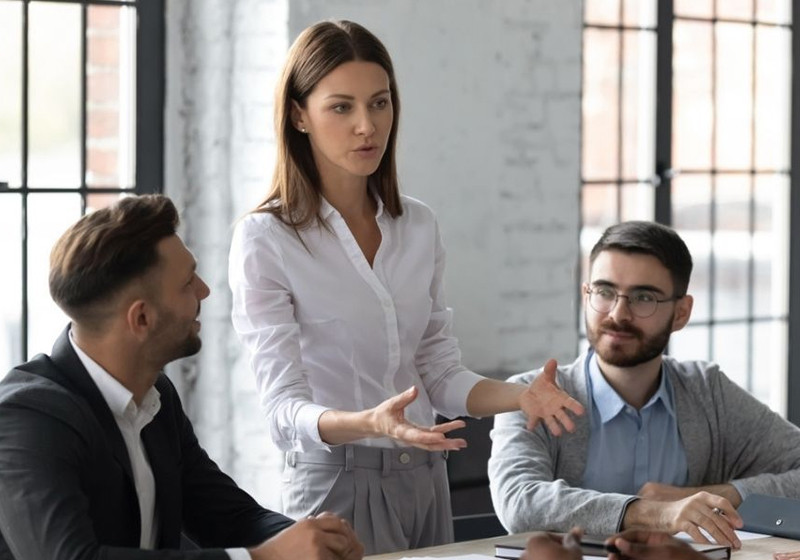 Mô tả hình ảnh: Sử dụng câu hỏi tu từ để nhấn mạnh quan điểm