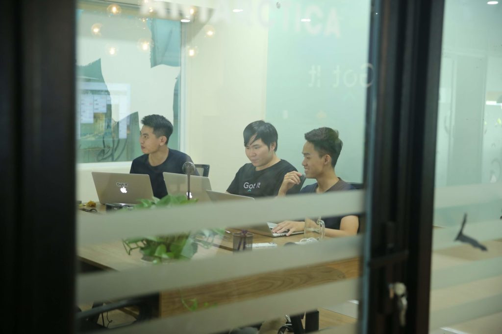 Giao lưu với đồng nghiệp