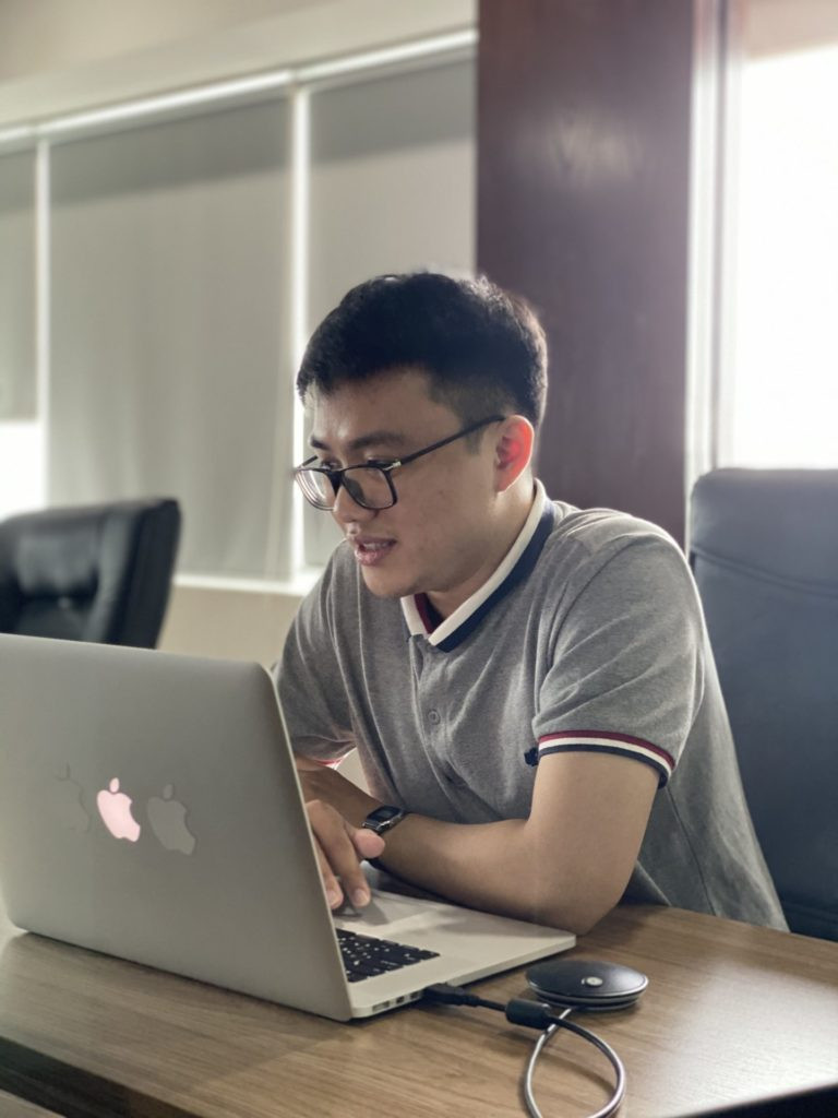 Kỹ năng thuyết trình trước đám đông: Điều nên tránh