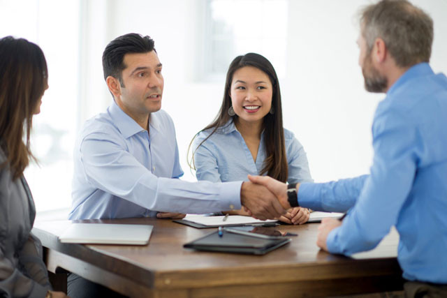 Bí Quyết Nâng Cao Kỹ Năng Giao Tiếp Phi Ngôn Ngữ Trong Ngành Nhà Hàng Khách Sạn