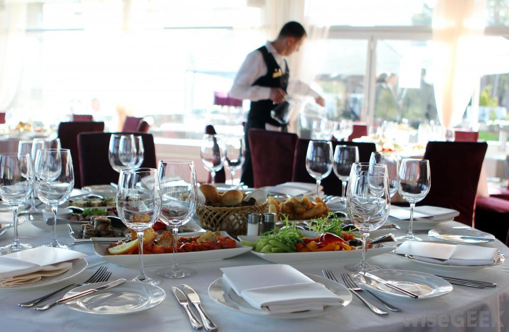 F&B là gì? Khám phá thế giới dịch vụ thực phẩm và đồ uống trong ngành nhà hàng – khách sạn