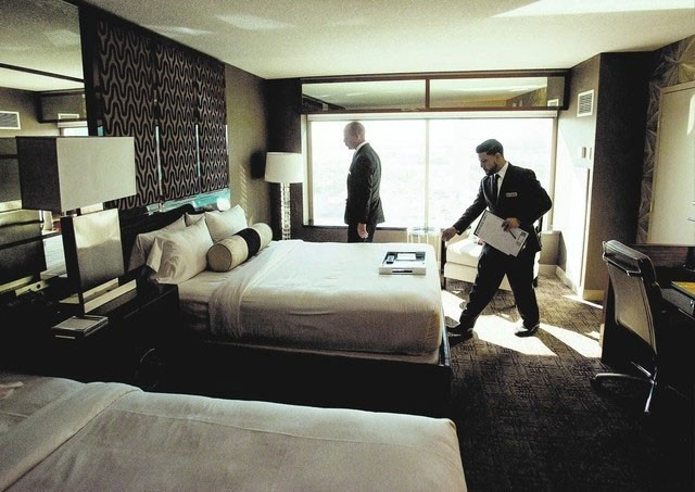 Floor Supervisor là gì? Nhiệm vụ và Mức lương của Floor Supervisor trong ngành Khách sạn