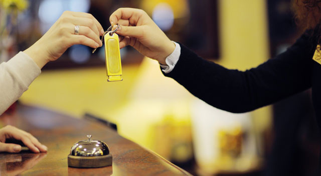 Overbooking là gì? Những điều cần biết về chiến lược này trong kinh doanh khách sạn