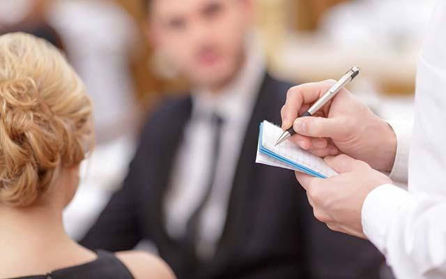 Captain là gì? Đảm nhận những công việc nào trong nhà hàng?