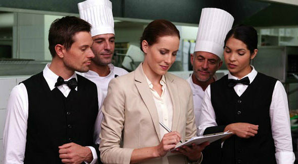 Shift Leader: Vai trò và công việc quan trọng trong ngành nhà hàng – khách sạn