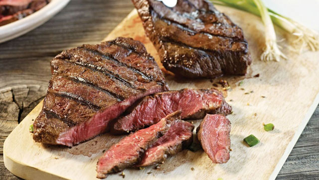 Steak là gì? Khám phá 5 loại steak phổ biến nhất